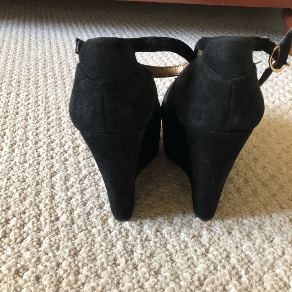 Shoes - Picture 3 of 8